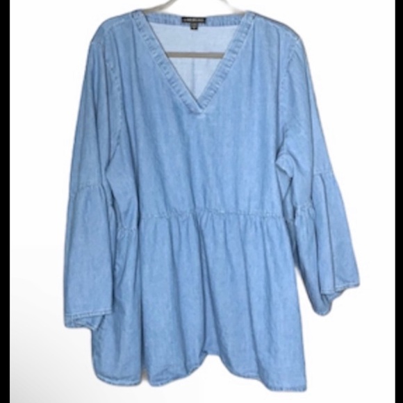 Lane Bryant Chambray popover Jean peplum top
V-neck Size 26/28 - Picture 2 of 7